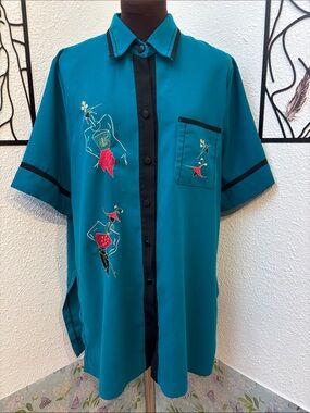 Nang blue-green embroidered short sleeve button front tunic top. Size XL.